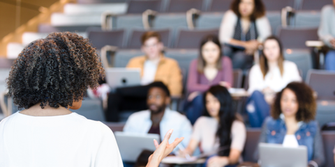 ¿Necesito un abogado de inmigración para una “auto-petición” de NIW?